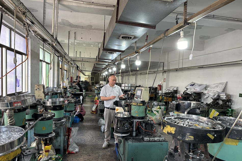 何俊：让拉链头成为行业“火车头” (3).jpg